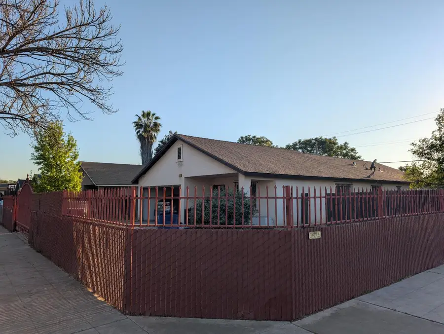 2202 S Nicholas Avenue, Fresno, CA 93706 - #2