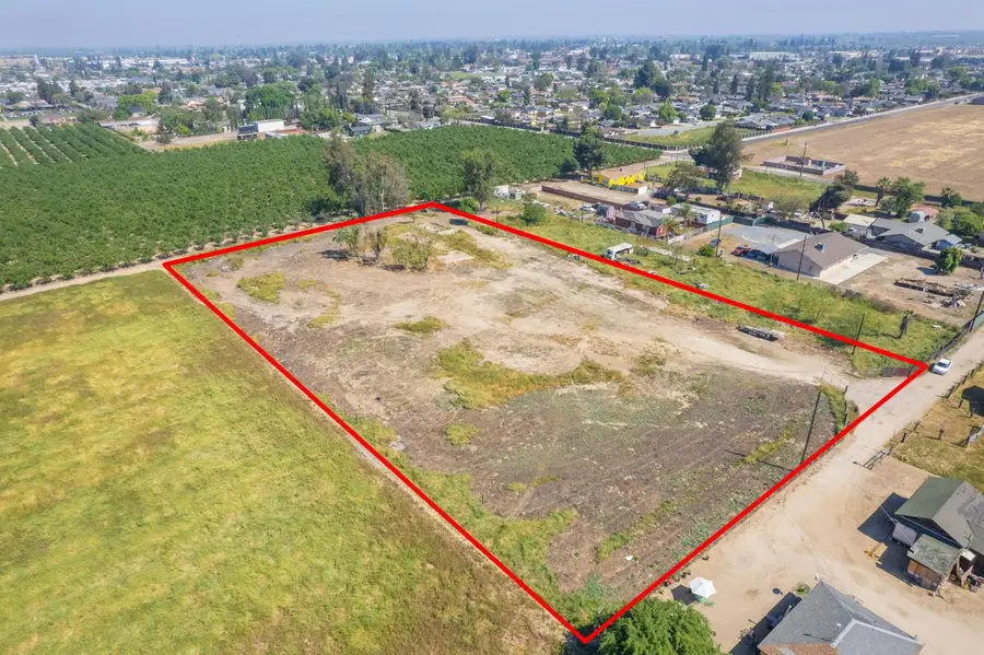 465 6th Avenue Drive, Kingsburg, CA 93631 - #2