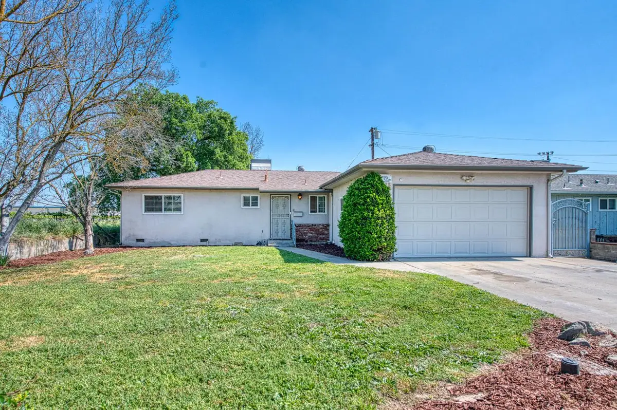 327 N 2nd Street, Fowler, CA 93625 - #1