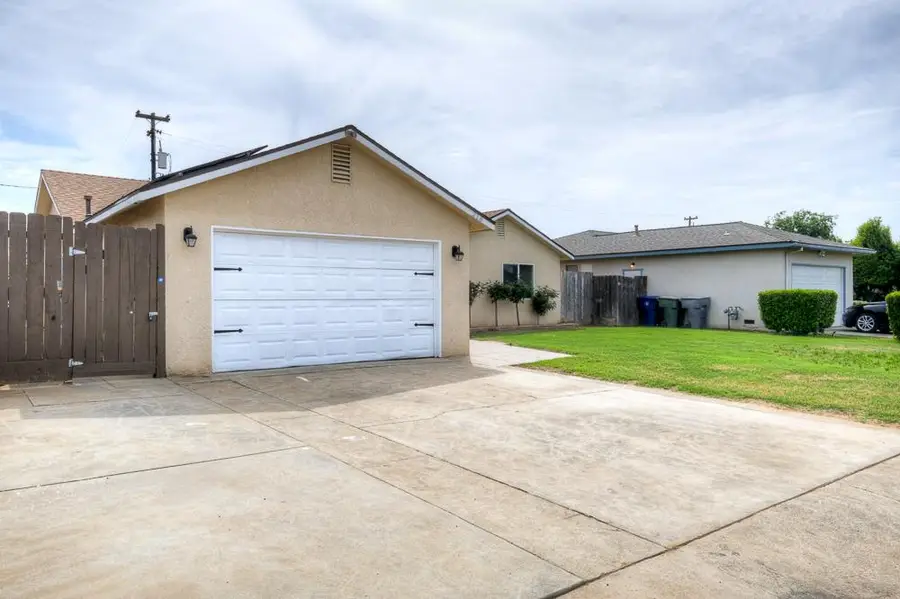 216 Keats Avenue, Clovis, CA 93612 - #3