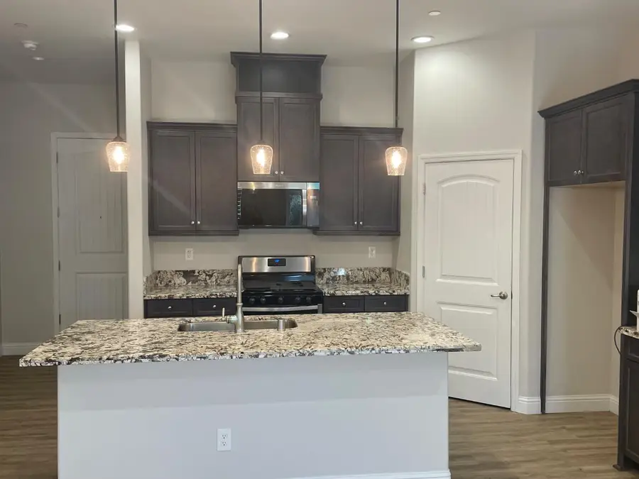 104 N Koleen Ave, Kerman, CA 93630 - #2