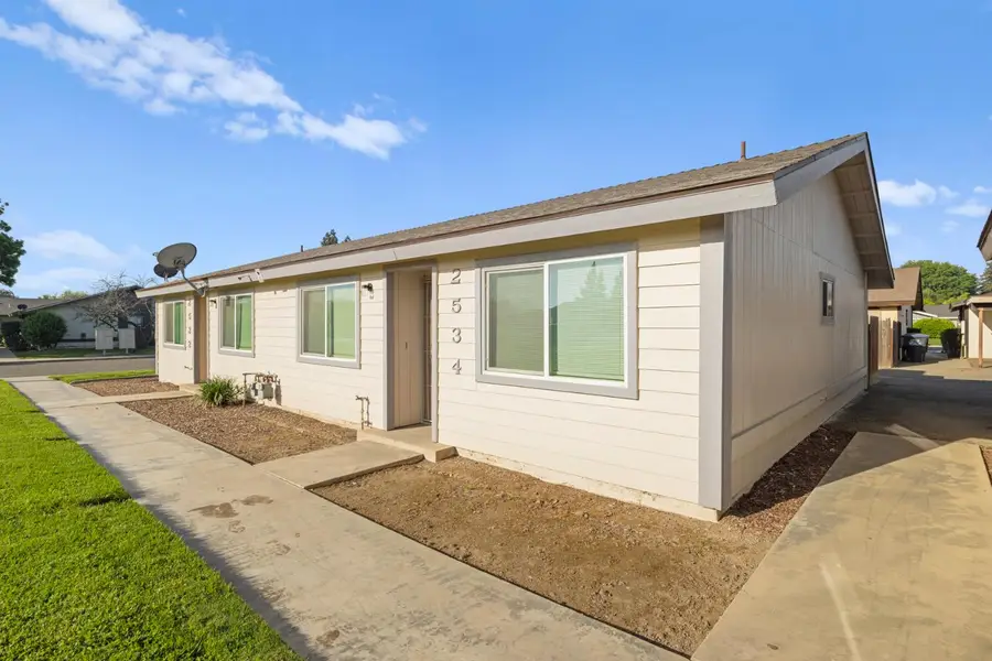 2532 W Chestnut, Visalia, CA 93277 - #3