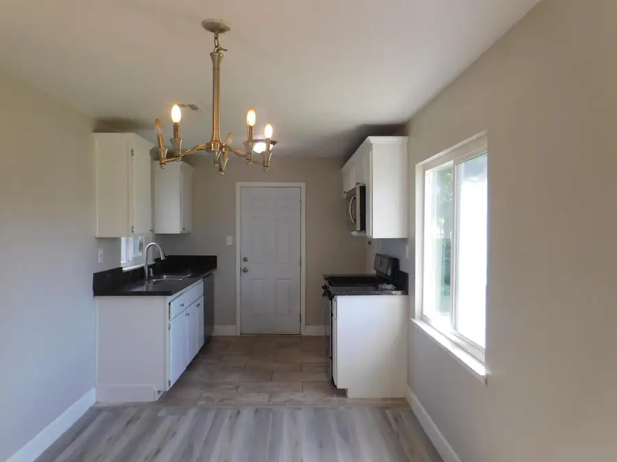 5590 E Garland Avenue, Fresno, CA 93727 - #2