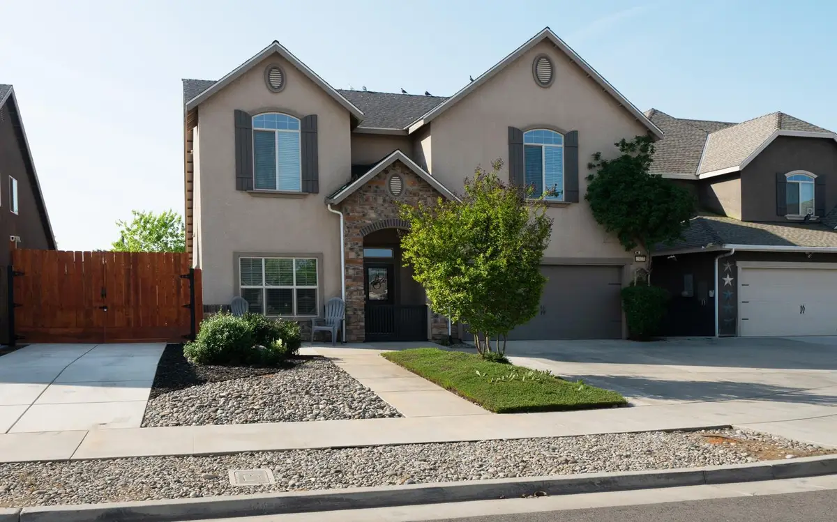 2027 W Babcock Avenue, Visalia, CA 93291 - #1