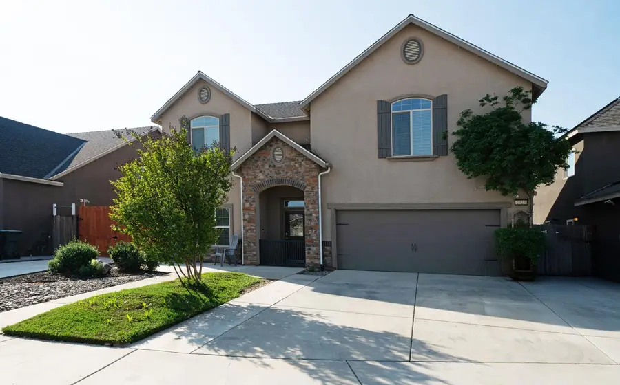 2027 W Babcock Avenue, Visalia, CA 93291 - #2