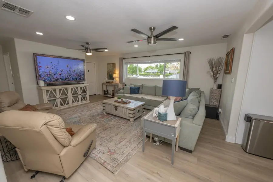 2064 Ashlan Avenue, Clovis, CA 93611 - #3