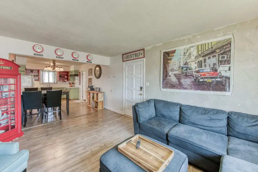 965 W Fairmont Avenue, Clovis, CA 93612 - #3