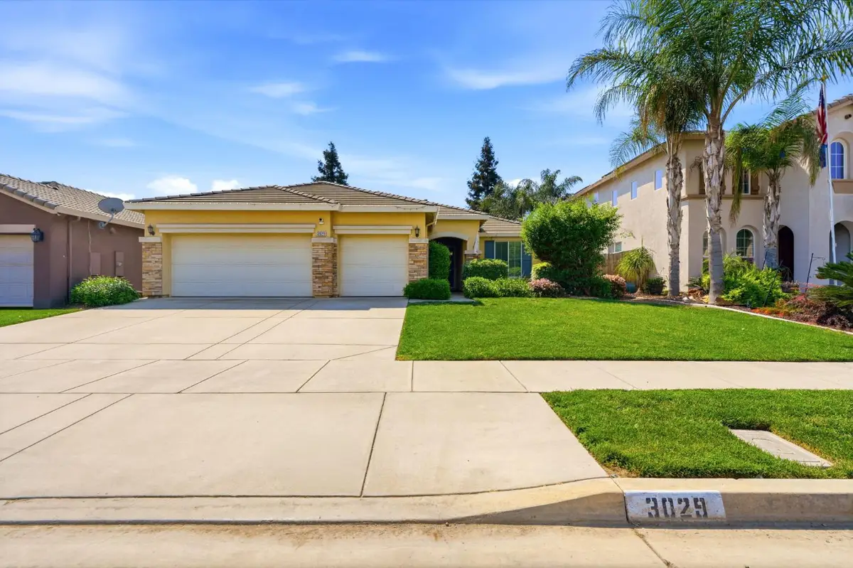 3029 W Vine Avenue, Visalia, CA 93291 - #1