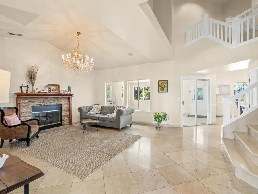 7236 N Bonadelle Avenue, Fresno, CA 93720 - #3