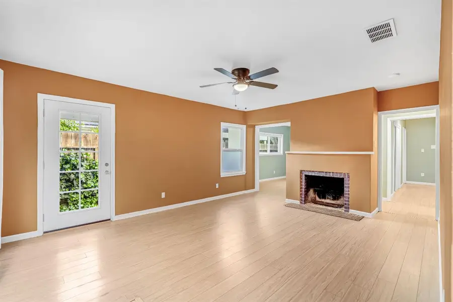 553 E Michigan Avenue, Fresno, CA 93704 - #3