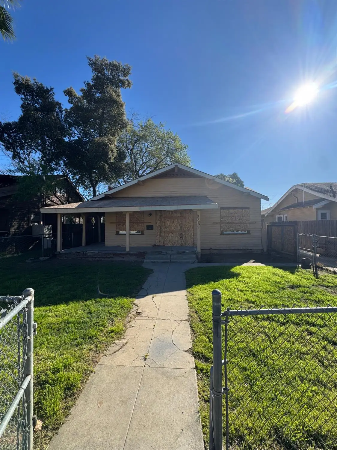 986 N Wilson Avenue, Fresno, CA 93728 - #1