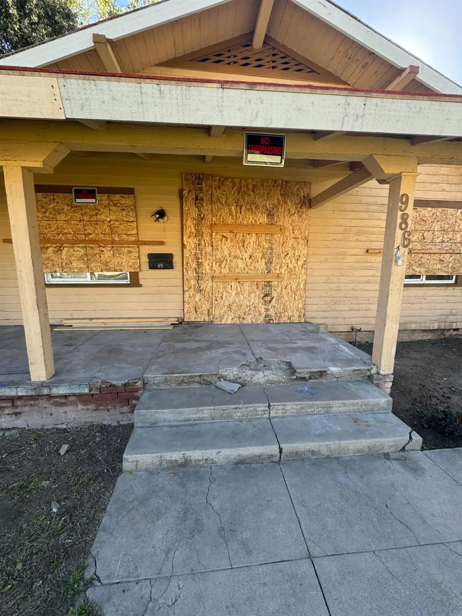 986 N Wilson Avenue, Fresno, CA 93728 - #3