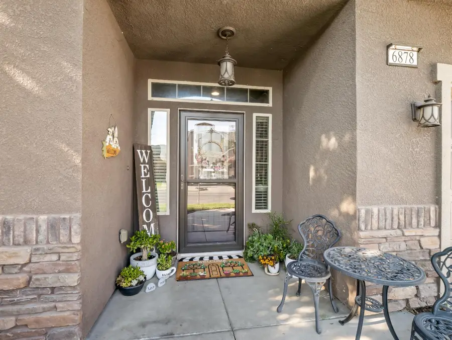 6878 W Alana Drive W, Fresno, CA 93722 - #2