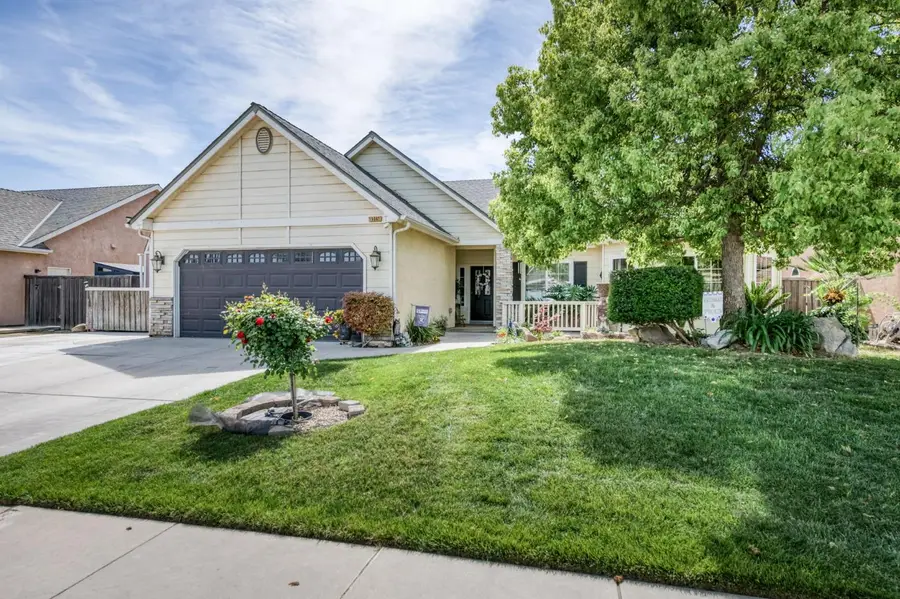 15961 W B Street, Kerman, CA 93630 - #2