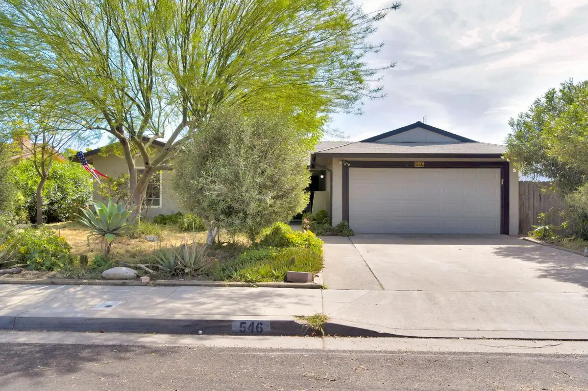 546 W Swift Avenue, Clovis, CA 93612 - #1