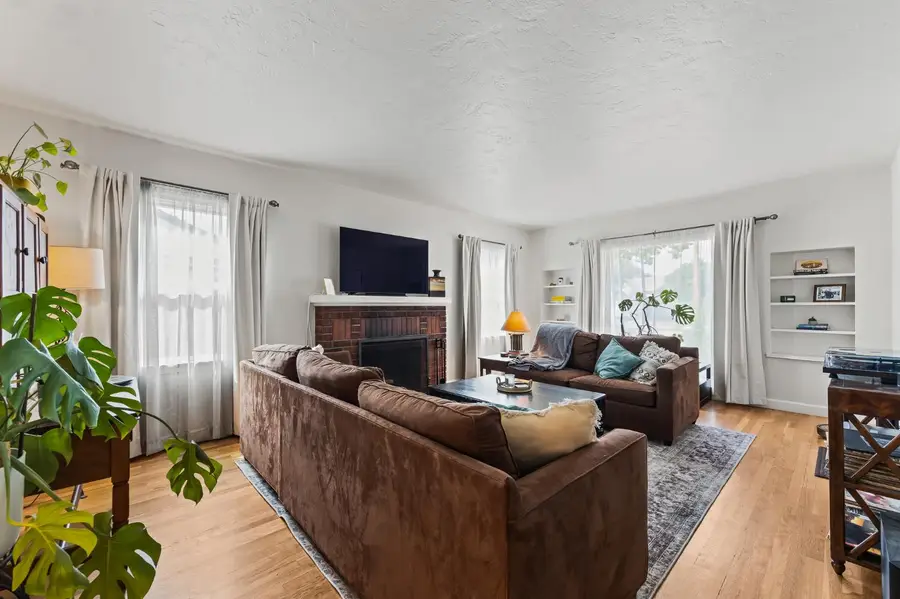 526 E Michigan Avenue, Fresno, CA 93704 - #3