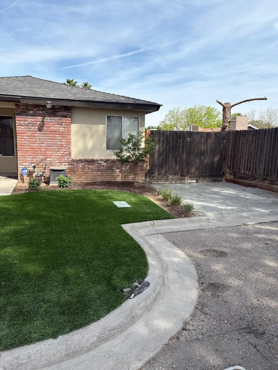 4324 N Cornelia Avenue, Fresno, CA 93722 - #2