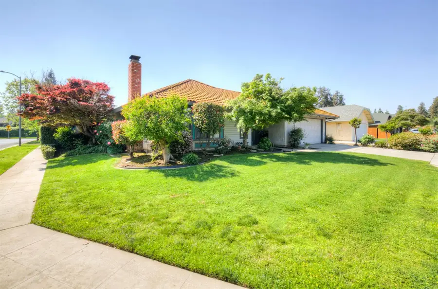 2394 Scott Avenue, Clovis, CA 93611 - #2