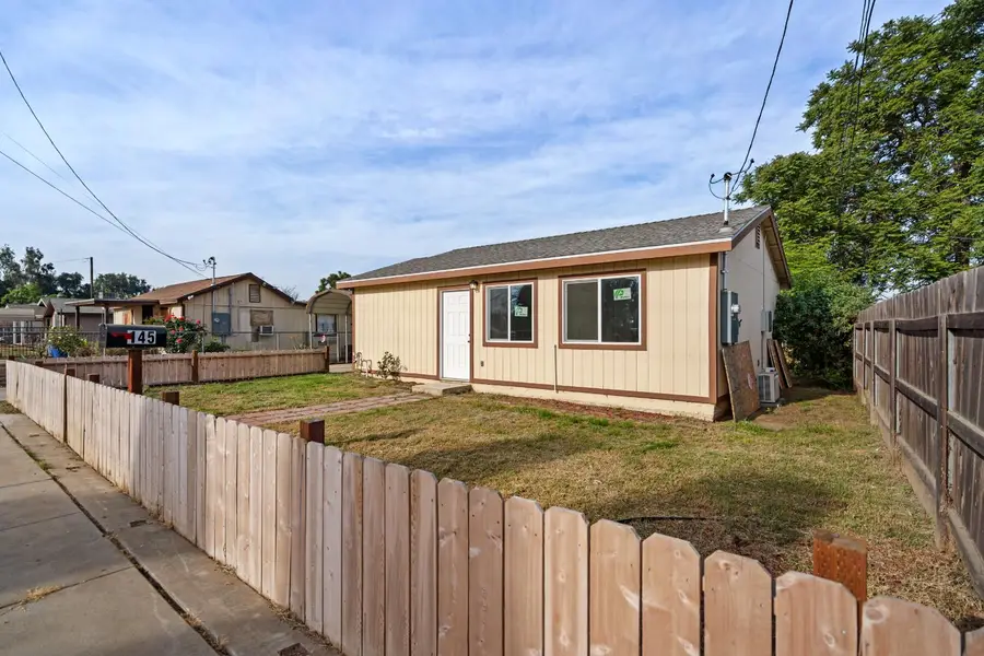 145 S Magnolia, Farmersville, CA 93223 - #2