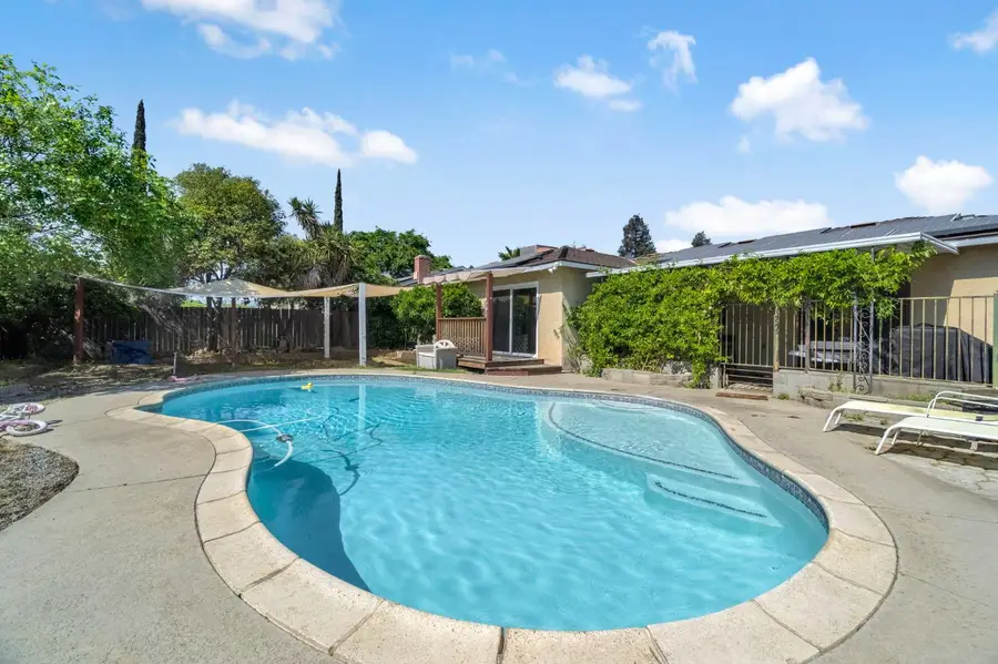 362 W Ashcroft Avenue, Clovis, CA 93612 - #2