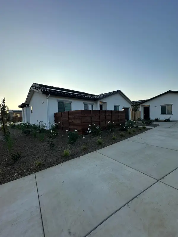 6002 E Sussex Way, Fresno, CA 93727