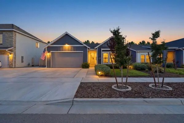 2587 W Heather Lane, Hanford, CA 93230
