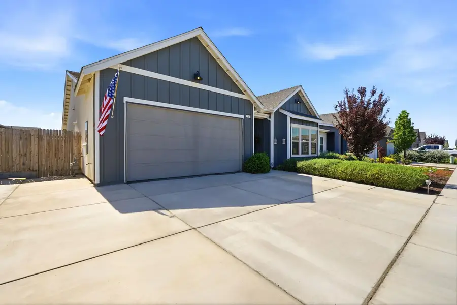 2587 W Heather Lane, Hanford, CA 93230 - #3