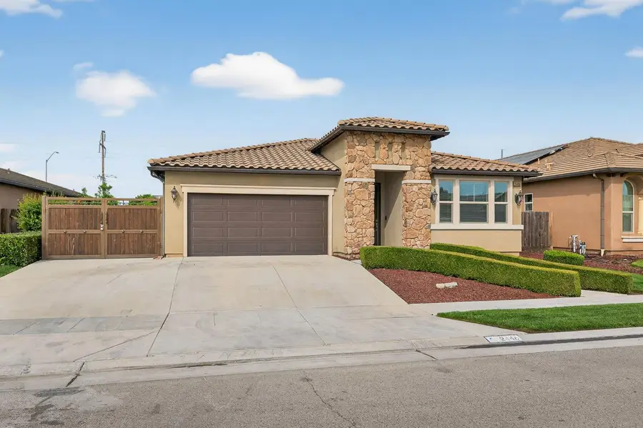 2446 S Claremont Avenue, Fresno, CA 93727 - #2