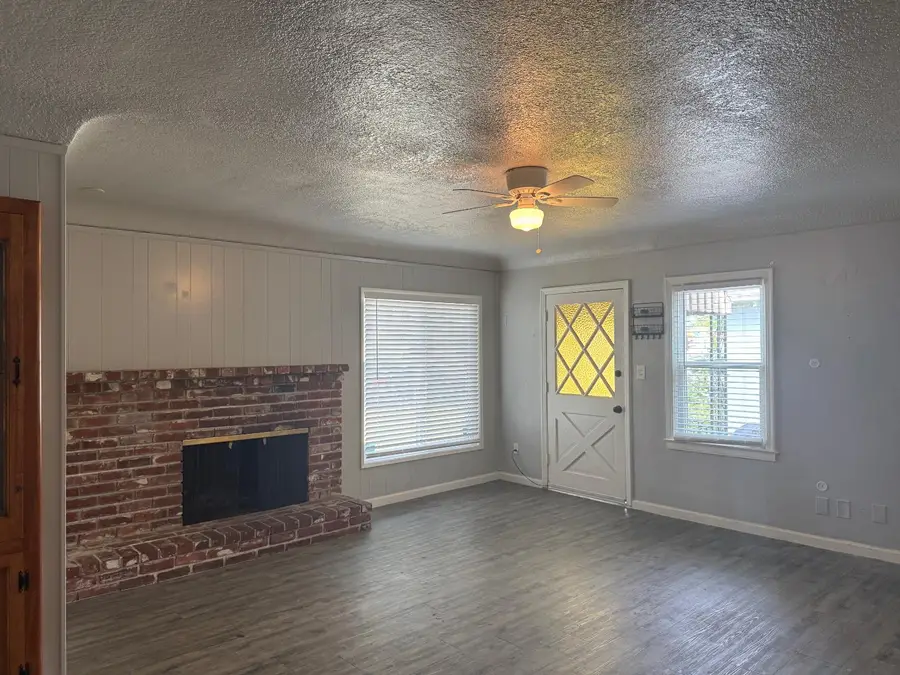 3322 E Lamona Avenue, Fresno, CA 93703 - #3