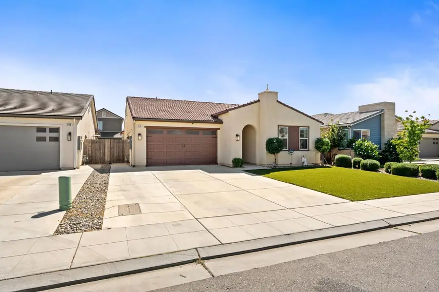 4110 Sussex Avenue, Clovis, CA 93619 - #2