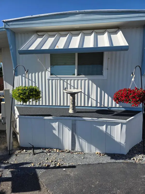 1724 Minnewawa Avenue #164, Clovis, CA 93612