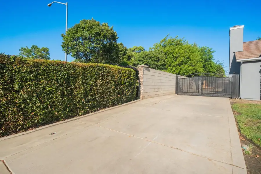 9962 N Woodrow Avenue, Fresno, CA 93720 - #2