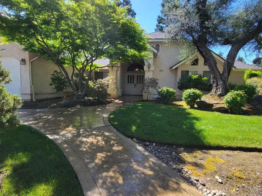819 E Woodhaven Lane, Fresno, CA 93720 - #3