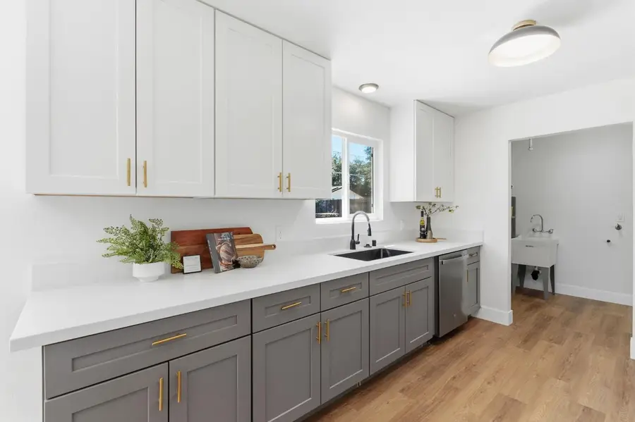 4874 E Clinton, Fresno, CA 93726 - #3