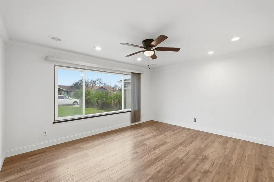 1712 W Donner Avenue, Fresno, CA 93705 - #3