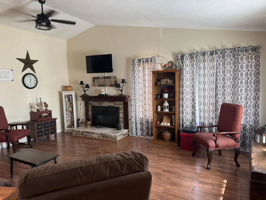 14312 W B Street, Kerman, CA 93630 - #2