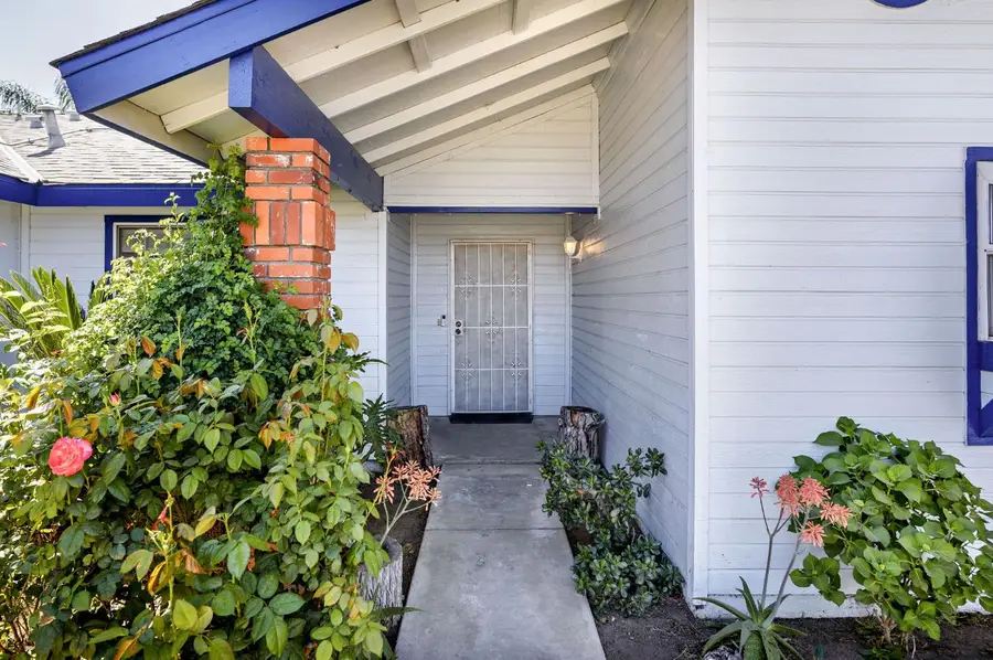 2129 Magnolia Avenue, Sanger, CA 93657 - #2