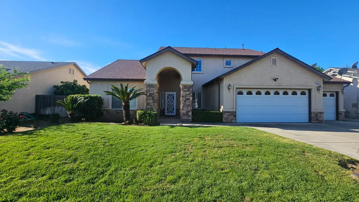 580 W Sunset Street, Kingsburg, CA 93631 - #1