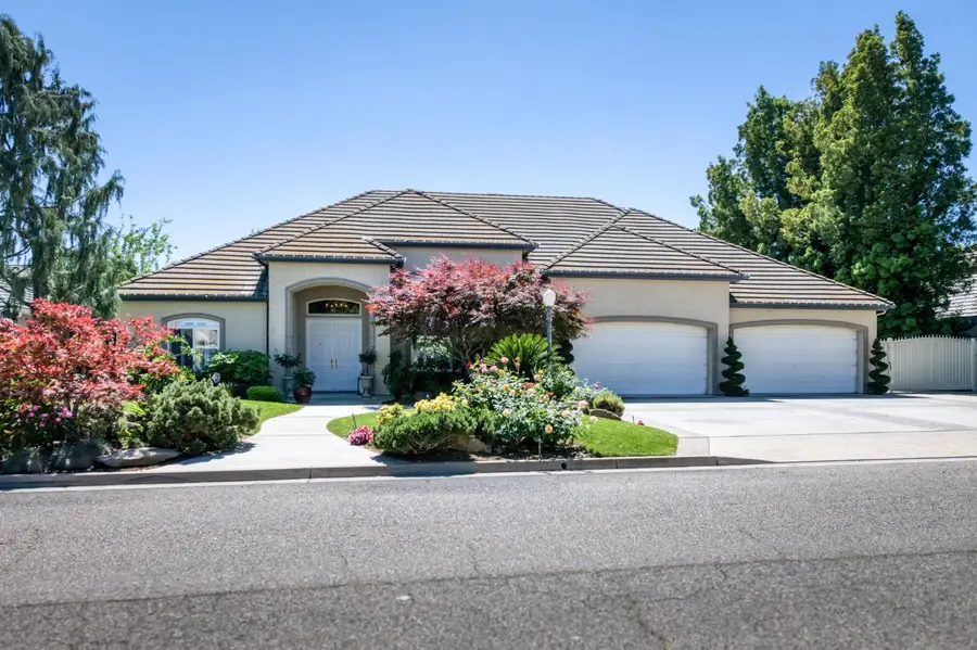 2575 W Beechwood Avenue, Fresno, CA 93711 - #2