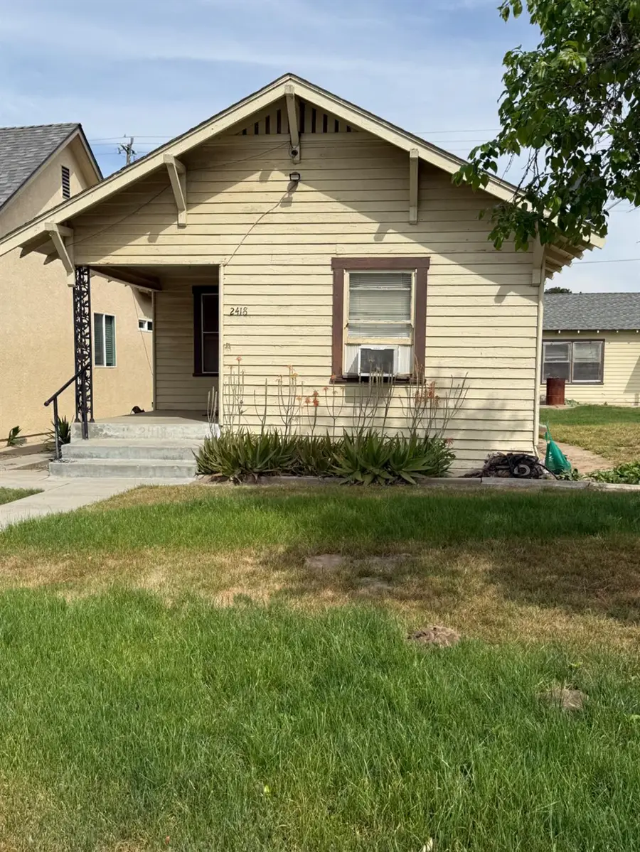 2406 B Street, Selma, CA 93662 - #3