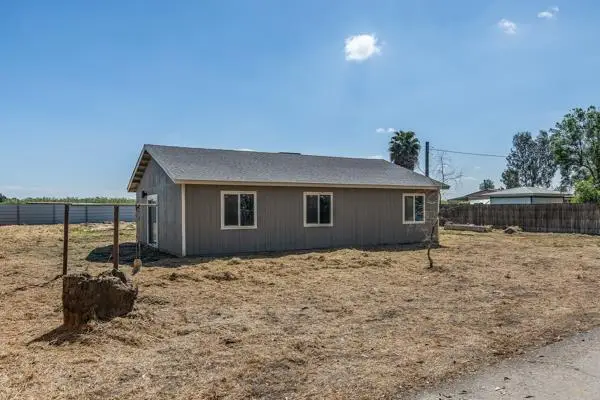 2557 E Stanford Avenue, Pixley, CA 93256 - #3