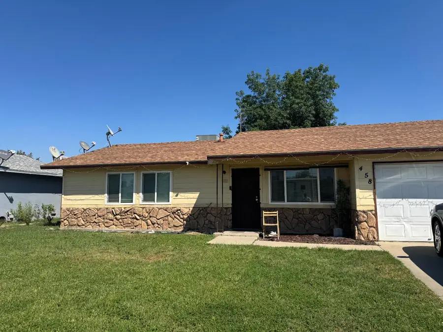 458 N Lillie Avenue, Dinuba, CA 93618 - #2