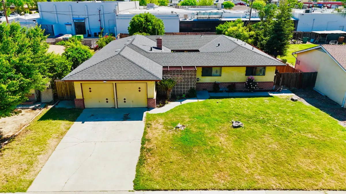 414 S 4th Street, Kerman, CA 93630 - #1