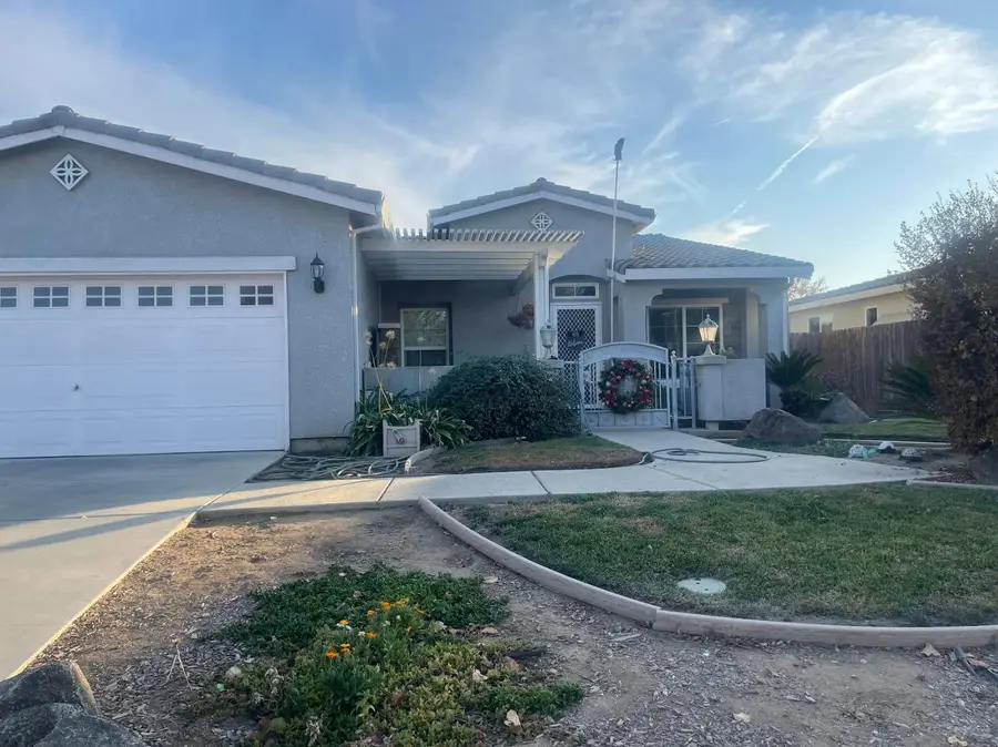 1764 Golden Way, Dinuba, CA 93618 - #3