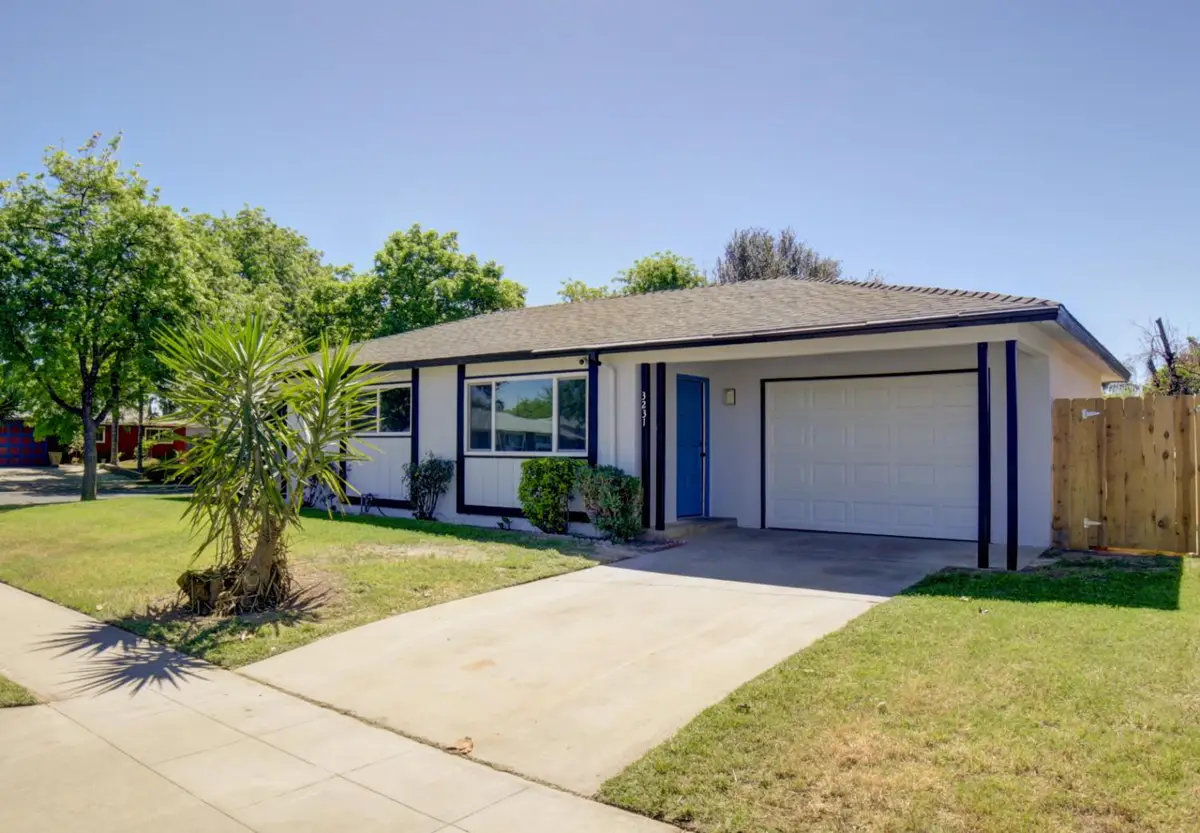 3231 W Indianapolis Avenue, Fresno, CA 93722 - #1