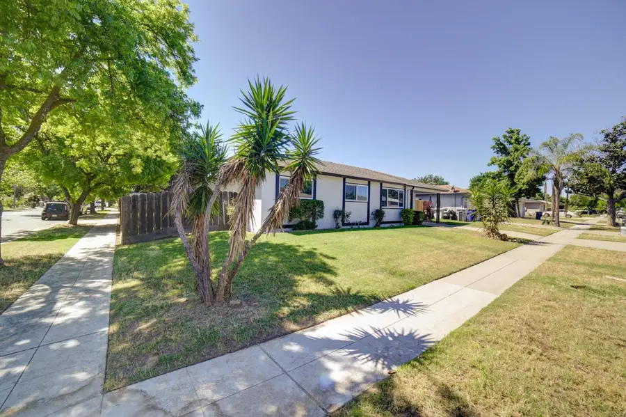 3231 W Indianapolis Avenue, Fresno, CA 93722 - #2