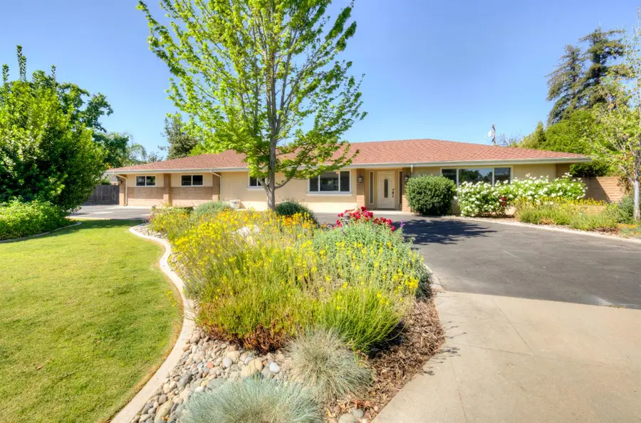 2004 S Renn Avenue, Fresno, CA 93727 - #2