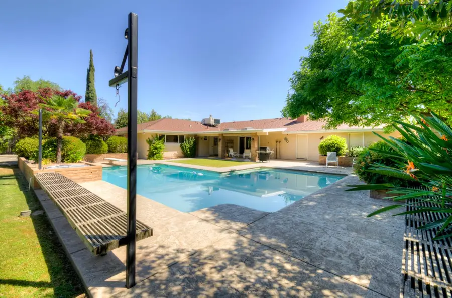 2004 S Renn Avenue, Fresno, CA 93727 - #3