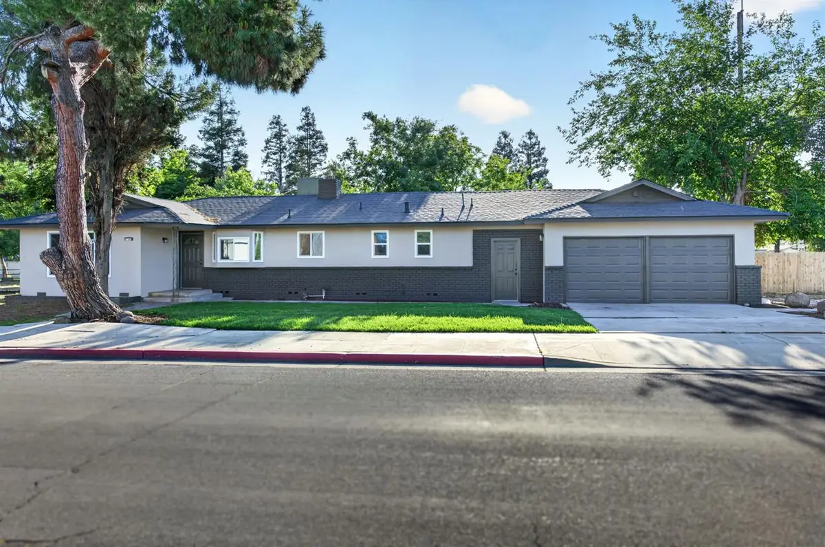 210 N Sunnyside Avenue, Clovis, CA 93611 - #1