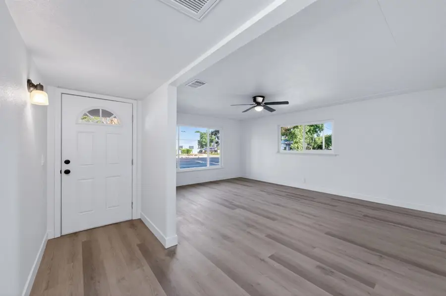 210 N Sunnyside Avenue, Clovis, CA 93611 - #3